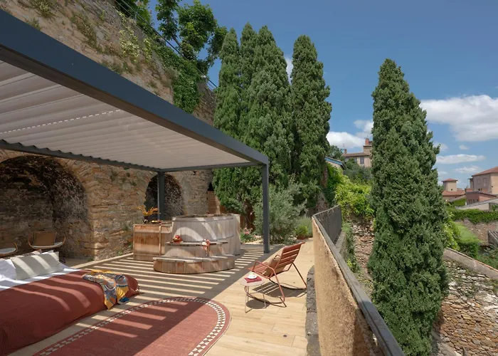 Couette-café Mihotel - La Maison Rose 4*