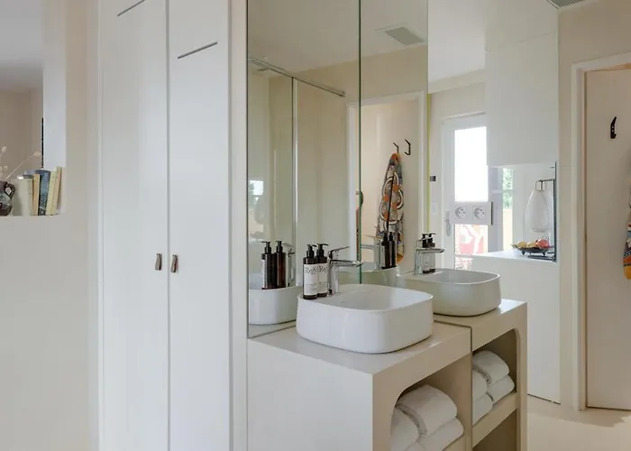 Mihotel - La Maison Rose Bed & Breakfast 3*